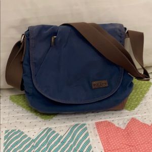 Keen crossbody